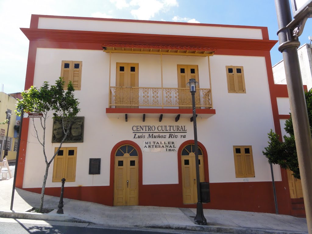 Barranquitas, Puerto Rico by lensmino