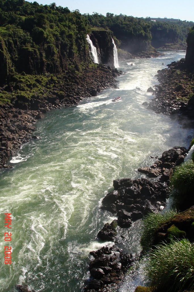 Iguazú Water Falls by SANKARS