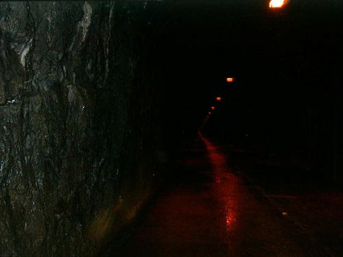 The tunnel which was made of rock 掘ったままの岩肌トンネル　奥只見シルバーライン by 7l1ksv