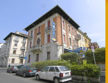 Hotel Bagliori Milano by Vincenzo Firenze