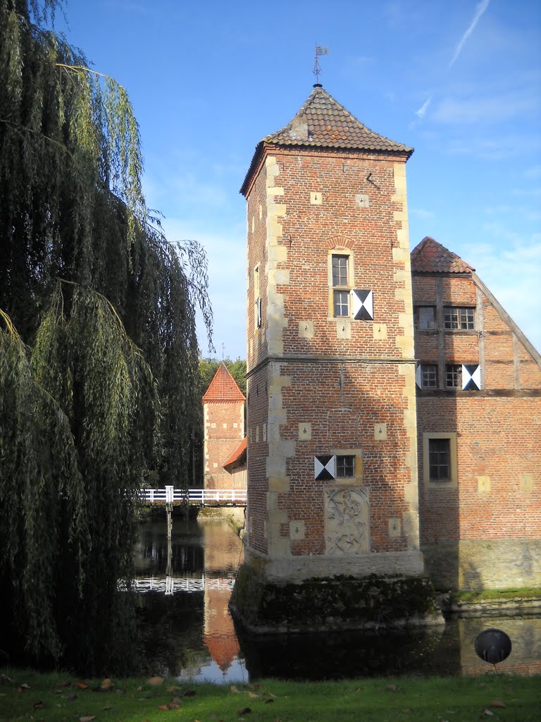 Burg Hülshoff by Burkhard Grafenstein