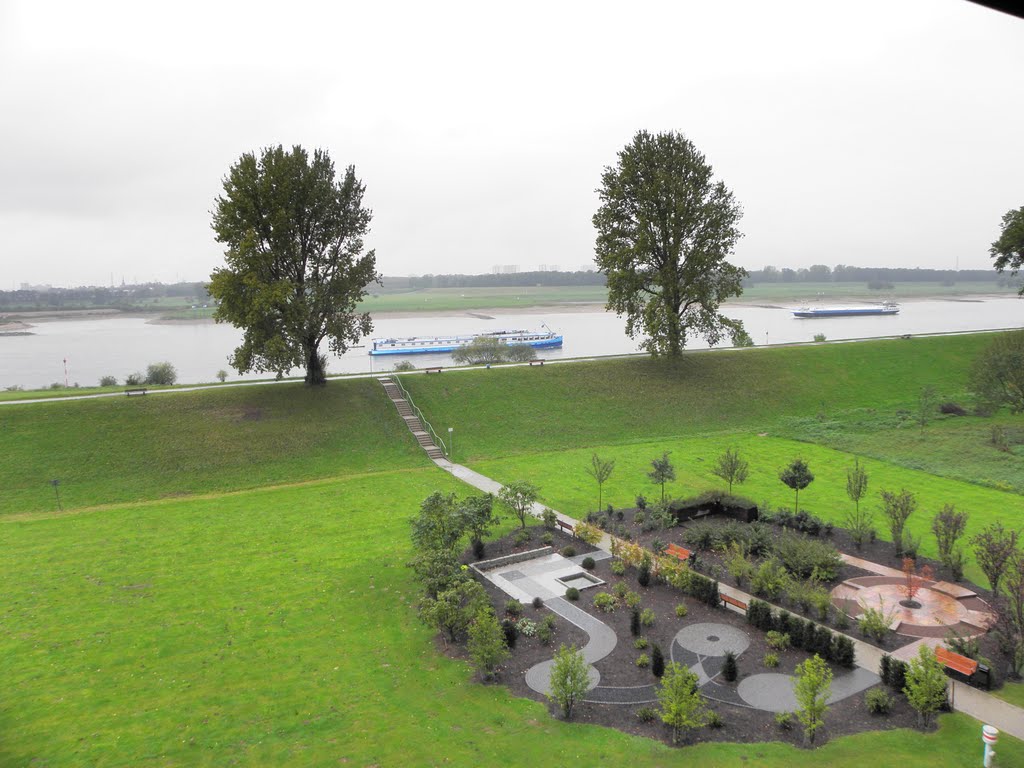 Blick in den Garten der Rheinklinik Duisburg by Lotte 74