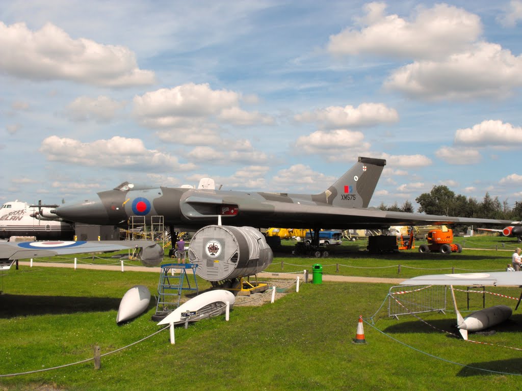 XM575 at East Midlands Air Museum by scotrig