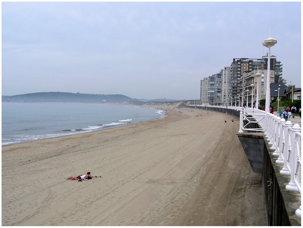 Playa deSalinas by Francisco Ovies