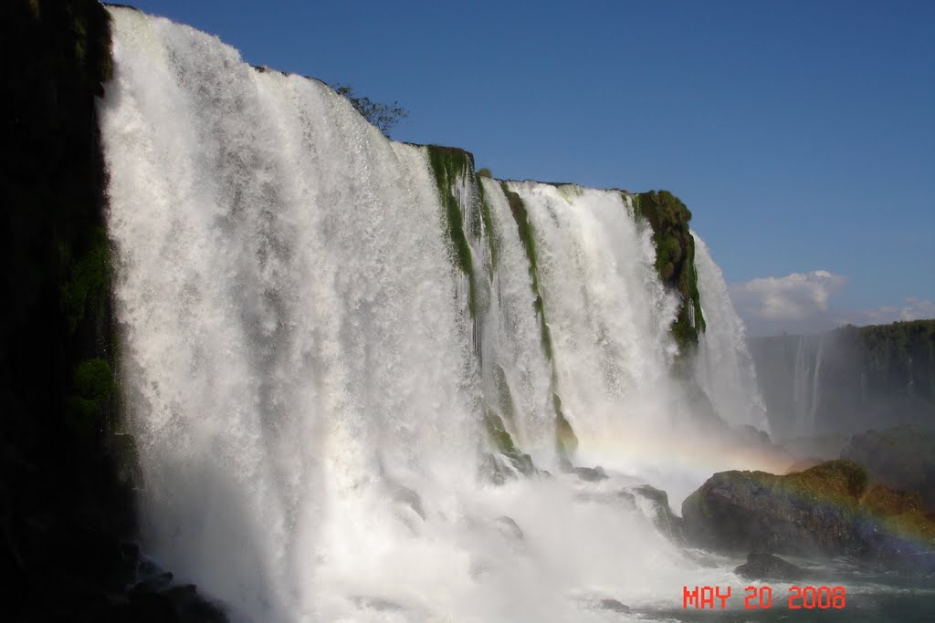 Iguazú Water Falls by SANKARS