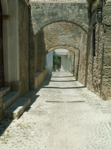 Rhodos: Street in Chora, juni 2005 by JoDeRo