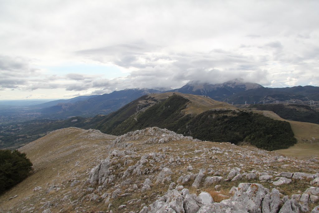 Monte Patalecchia - Vista di Colle di mezzo e della Difenzola - Il Matese by Michele Colalillo