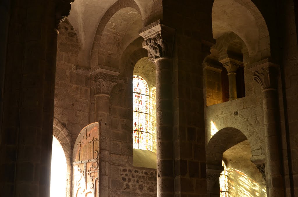 Basilique Notre-Dame - Orcival (Puy-de-Dôme) by jasonvy7