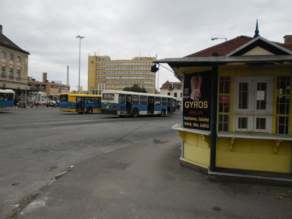 Indóház tér a buszállomással by Bazsi91