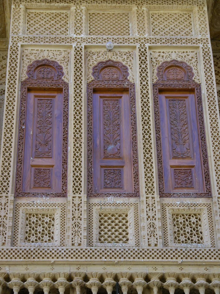 Hausfront- Detail/Jaisalmer by Willi Günter Glietsc…