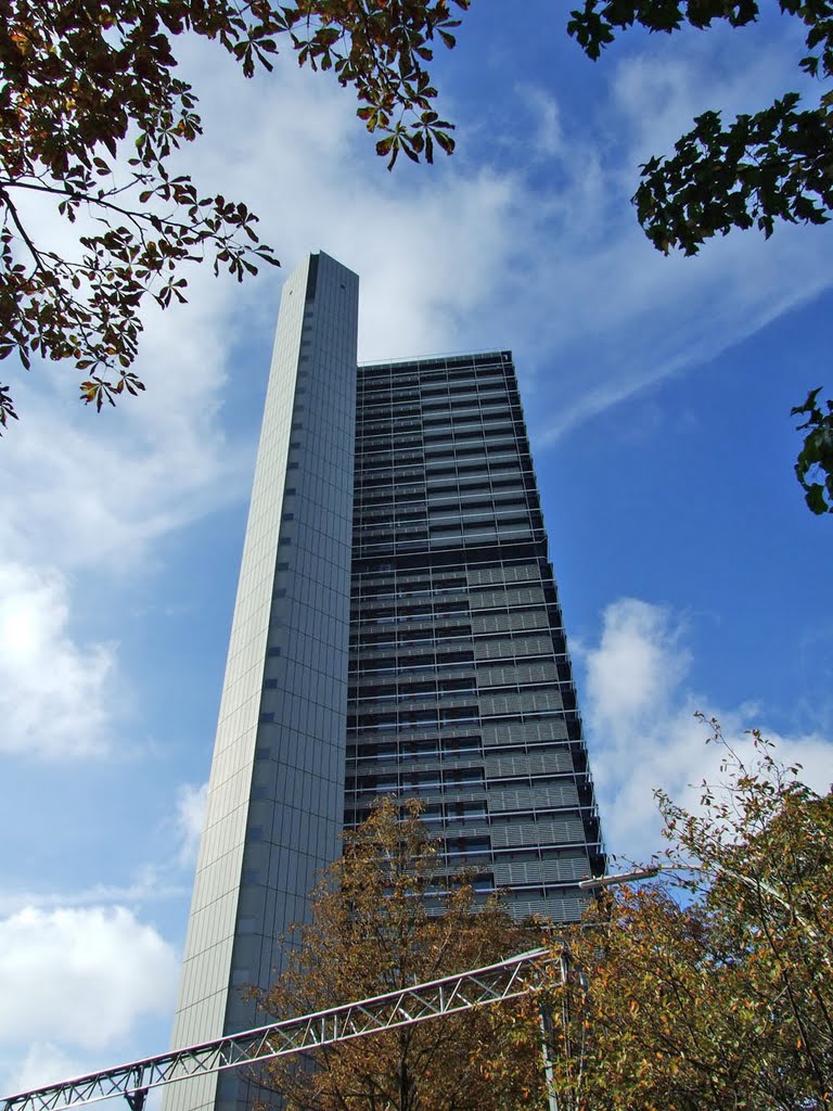 Bonn, der Lange Eugen, 1969 fertiggestelltes Abgeordnetenhaus, heute Sitz von Organisationen der UNO by minka1991