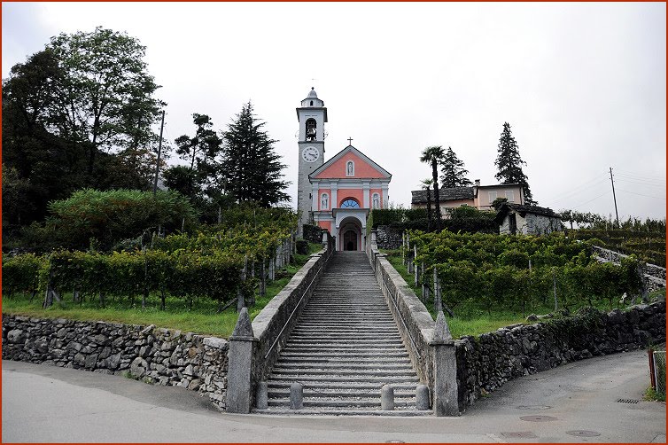 Aufgang zur Kirche in Maggia -100 Stufen by hadewephoto