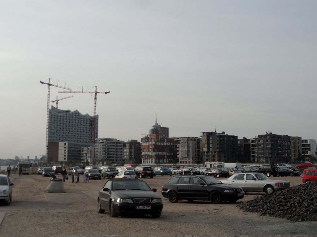 Strankai mit Philharmonieblick - Noch eine Parkplatzwüste (Stand September 2011) by Ingolf Berger