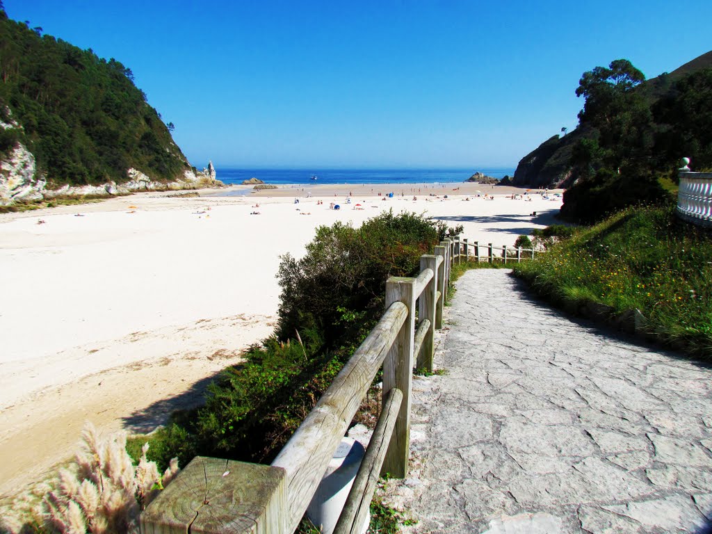 Playa de La Franca, Ribadedeva. Principado de Asturias. by Valentin Enrique Fer…