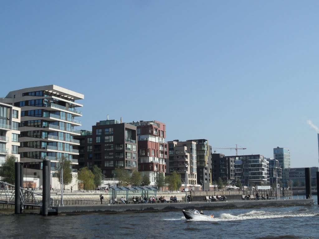 Blick vom Wasser auf die Fassaden am Grasbrookhafen - Bild 5 by Ingolf Berger