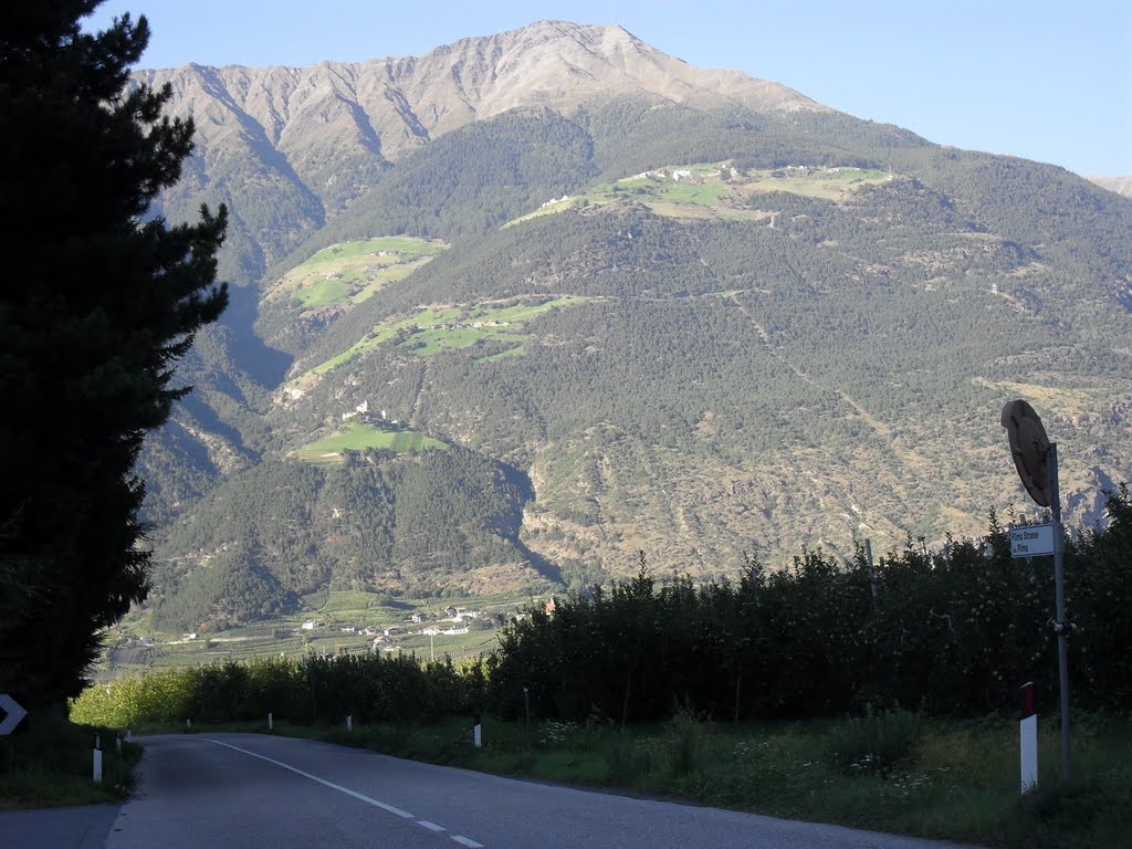 Blick von Morter zu St. Martin im Kofel by panovalis