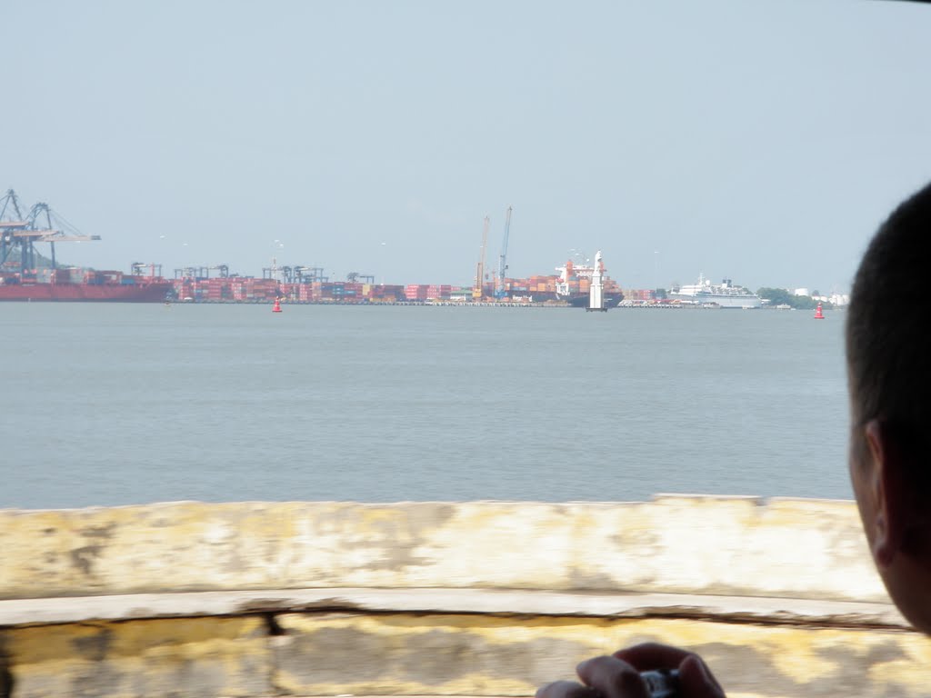 Puerto de Cartagena desde Castillogrande by Alfredo Guánchez V