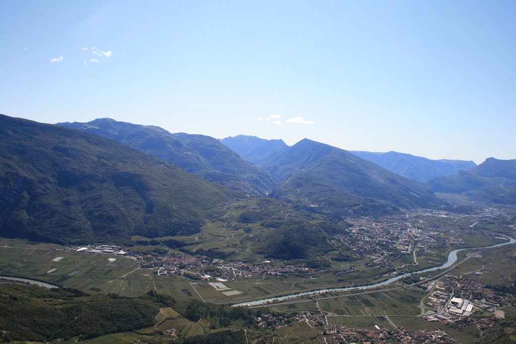 La Valle dell'Adige con, in senso orario, Rovereto, Villa Lagarina, Pomarolo e Volano by Francesco Giacomoni