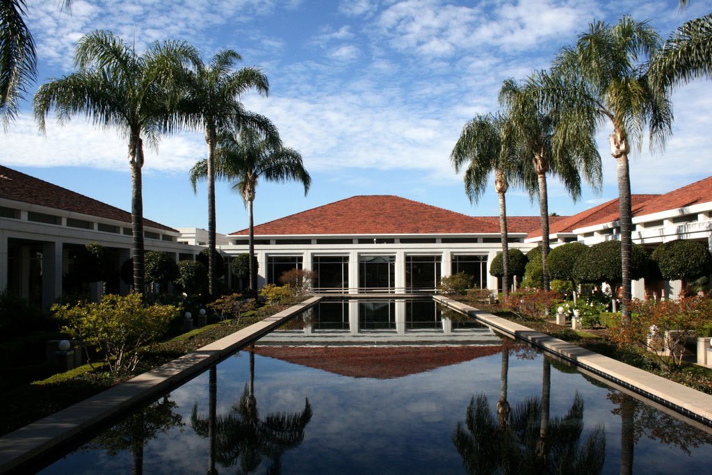 Reflecting pool at Richard Nixon Library by Robert Specht