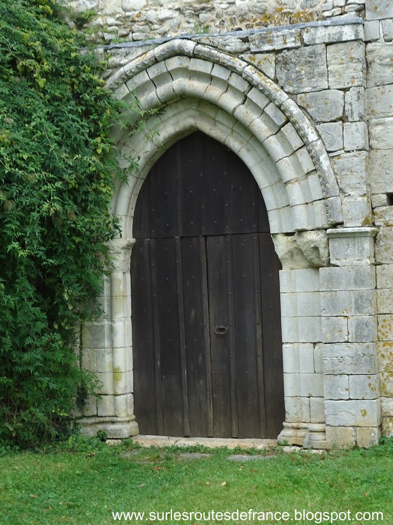 Villiers-en-Désoeuvre - Commanderie Templière de Chanu (ISMH) - Porche de la Chapelle, XIIe (MH) by Grég' Of Huest