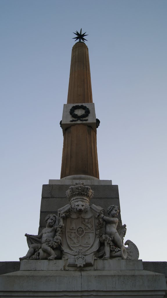 Obelisco en la playa del manzanare by Wladimir José Fernán…