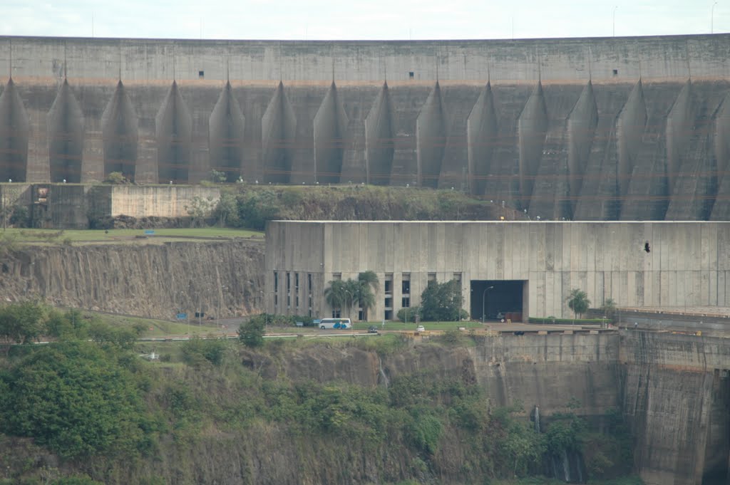 Itaipu Dam by SANKARS