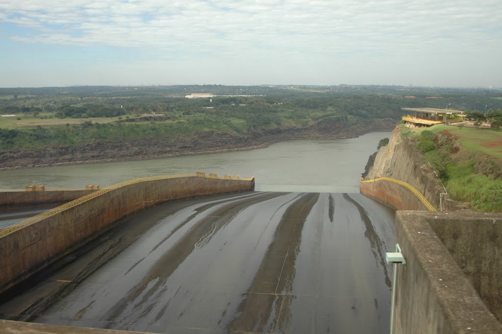 Itaipu Dam by SANKARS