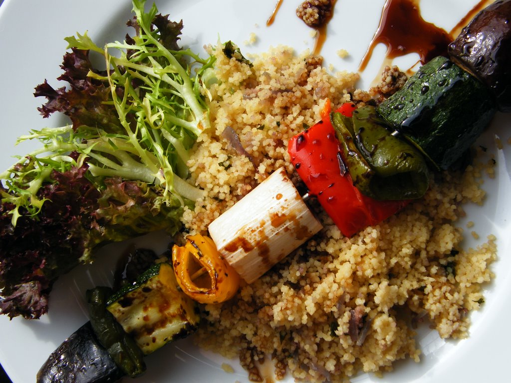 Brocheta de verduras con couscous en Rte. Garum by matilla1