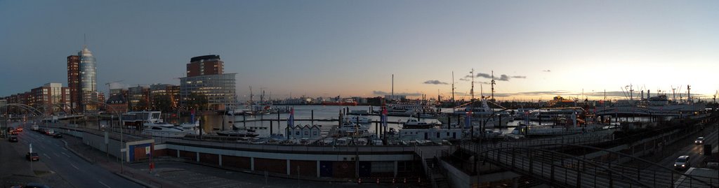 Hamburg Harbour from U-Bahn, Baumwall by nixao