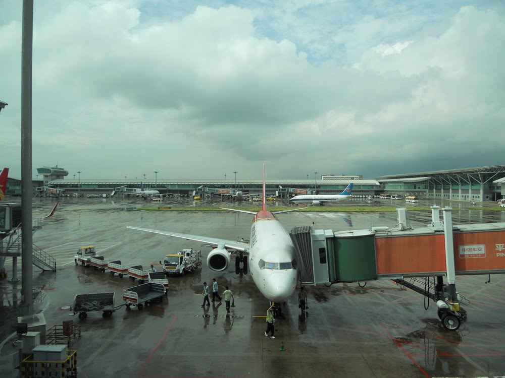 雨后的宝安机场 Bao'an Airport after rain by Bourne_Zhang