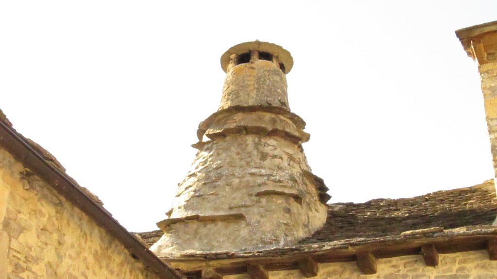 Anzánigo, chaminera ó chimenera (Chimenea típica del Alto Aragón). by Asenvi