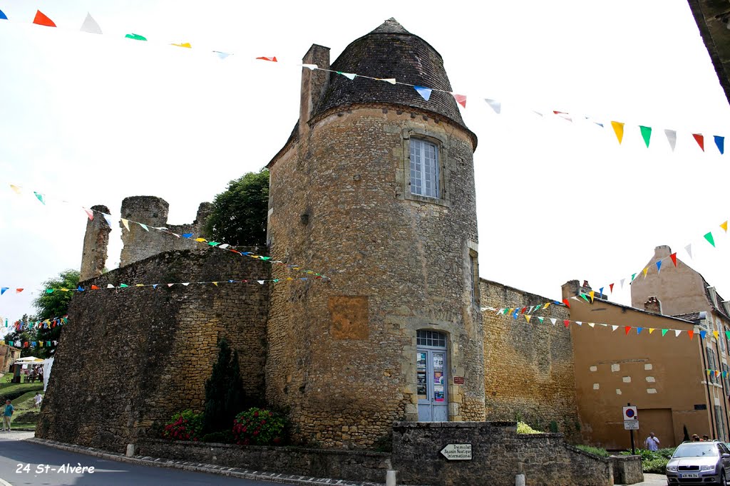 24 Sainte-Alvère - Château by H. Rebours