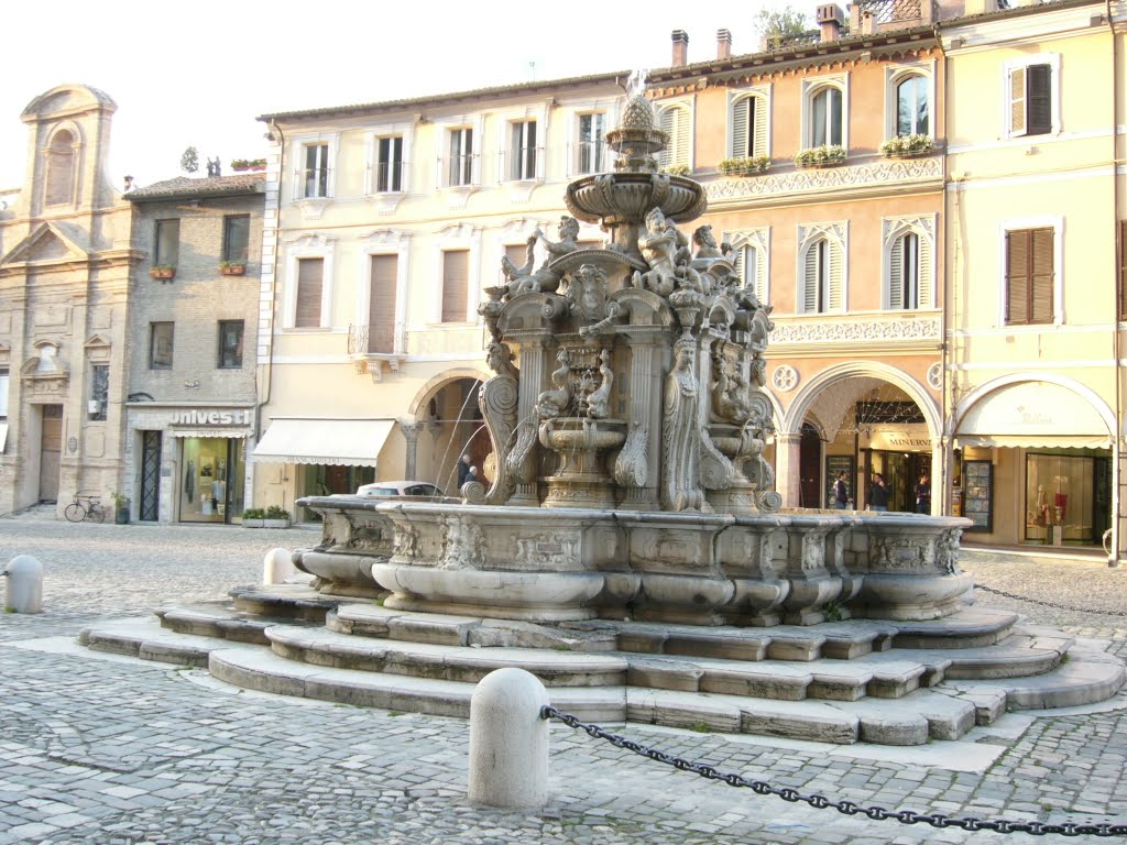 Fontana in piazza del Popolo,Cesena by Lorise