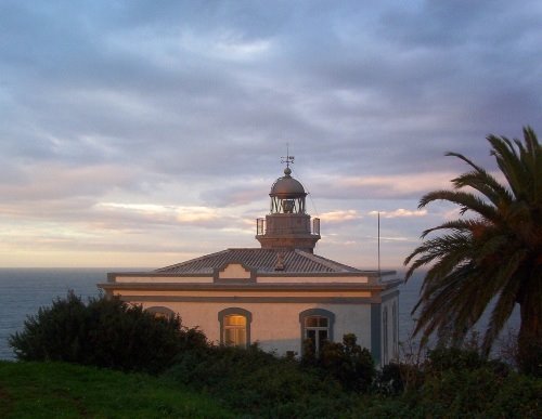 Faro San Antonio by www.asturiasverde.co…