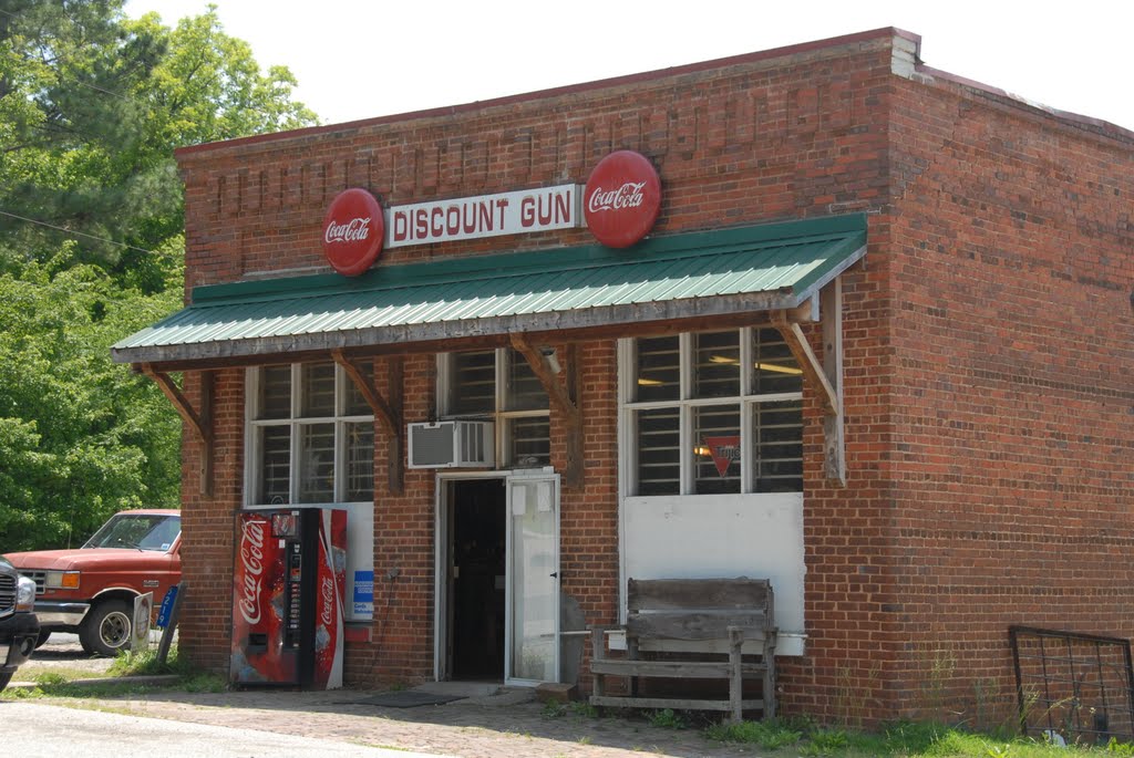 Discount Gun, Van Wyck, South Carolina by reinhard poscher