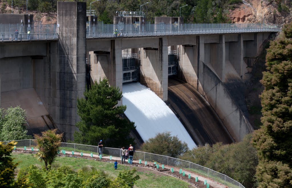 Eildon spillway operating - 1st time in 15 yrs by bob.schorer