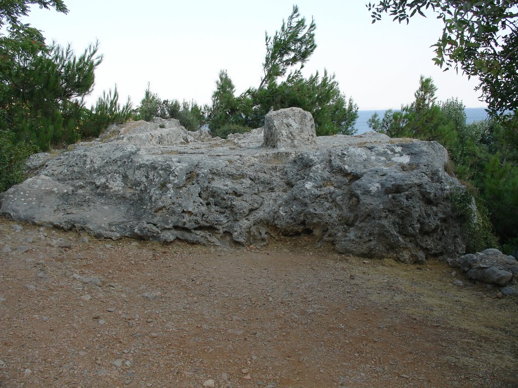 Daskalopetra (Homer’s rock) on the north coast of Vrondados by elambos