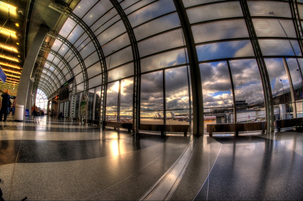 Chicago O'Hare Terminal by chrisarreola