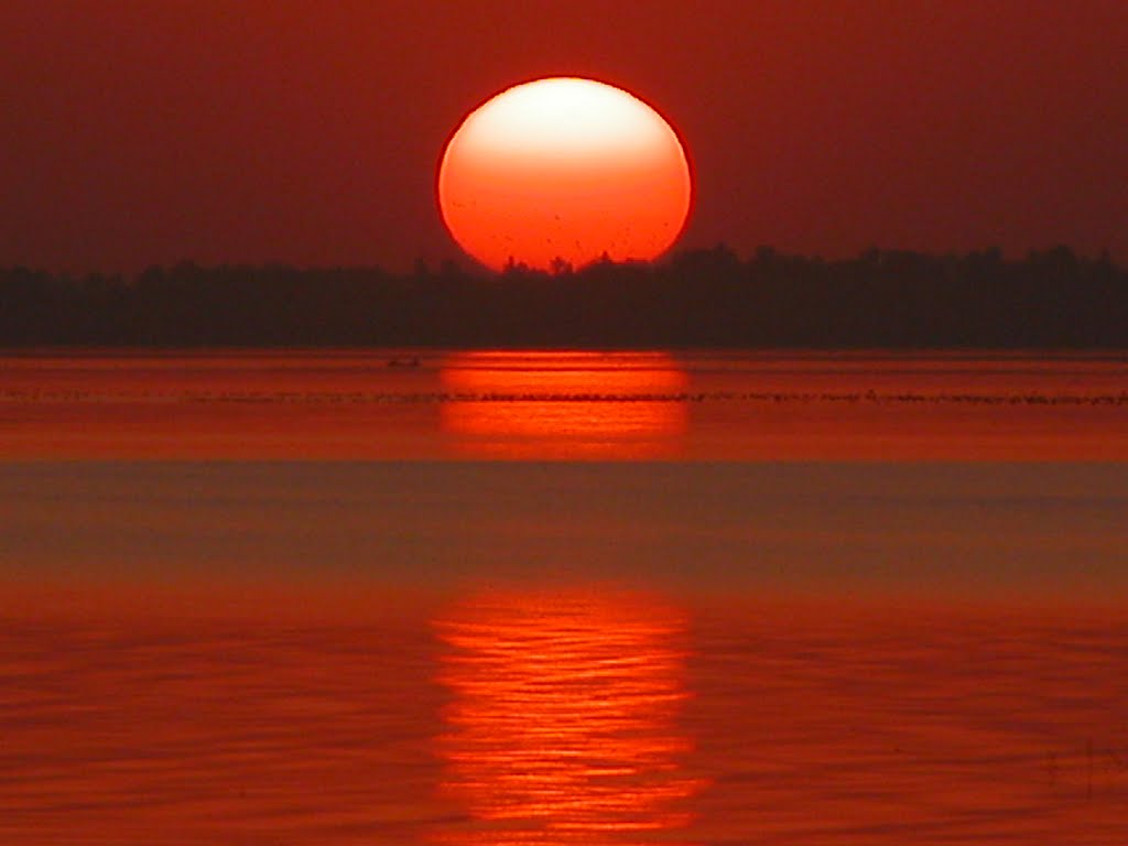 Sun sets at Bhopal lake by Jagdish Chandra