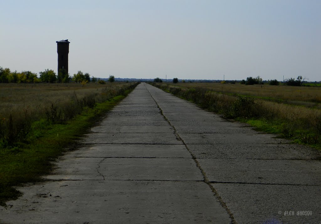 Дорога к водонапорной башне / Road to a water tower by Alex Anosov