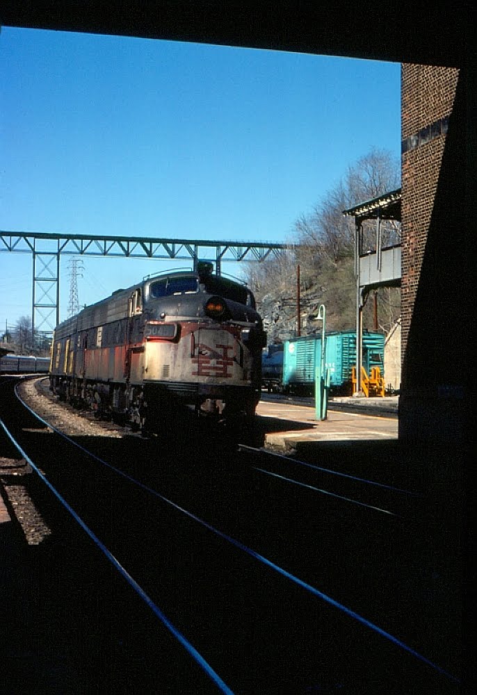 Conrail EMD FL9 Locomotive No. 5048 at Poughkeepsie, NY by Scotch Canadian