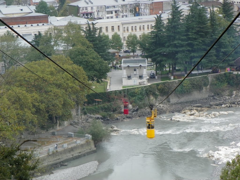 Ropeway cars meeting each other by Pogromca Gašnič