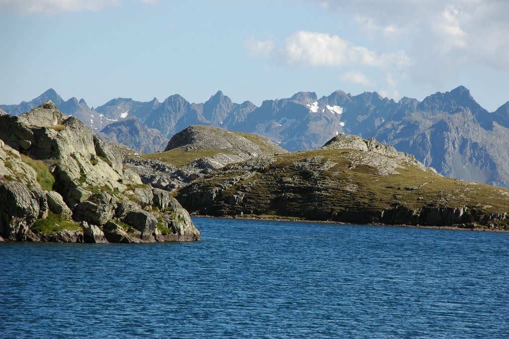 Dal Becco Alto d'Ischiator alla Cima del Vallonetto passando per le Marittime Occidentali - Rocca Rossa e Testa dell'Ubac in evidenza by Luca Rosso