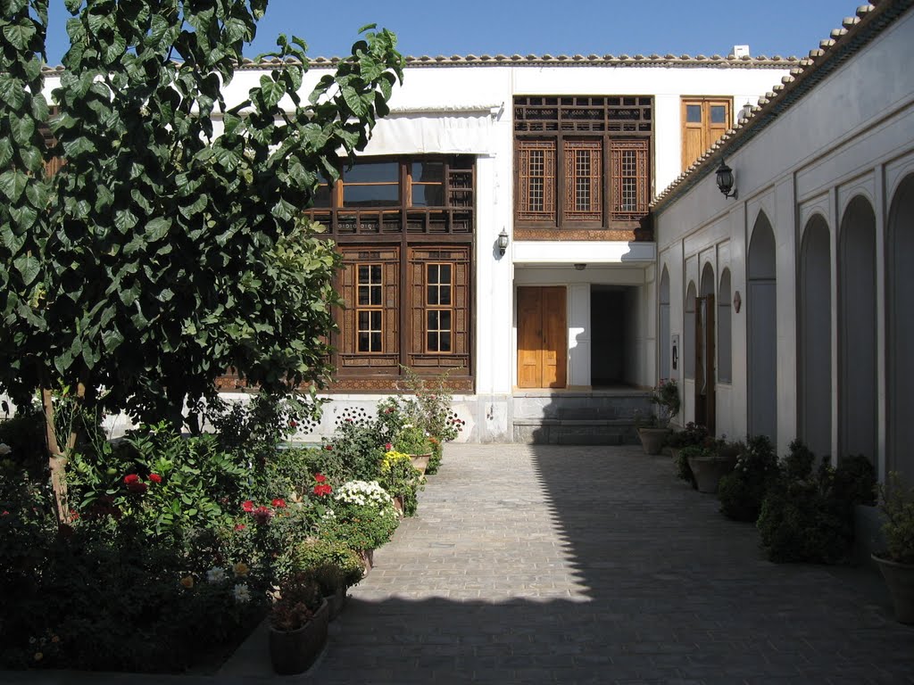 Old House (Mtel) - Hammam Qazy Alley - Esfahan خانه قديمي (كوچه حمام قاضي - مهمانسرا) اصفهان by mohsenbe