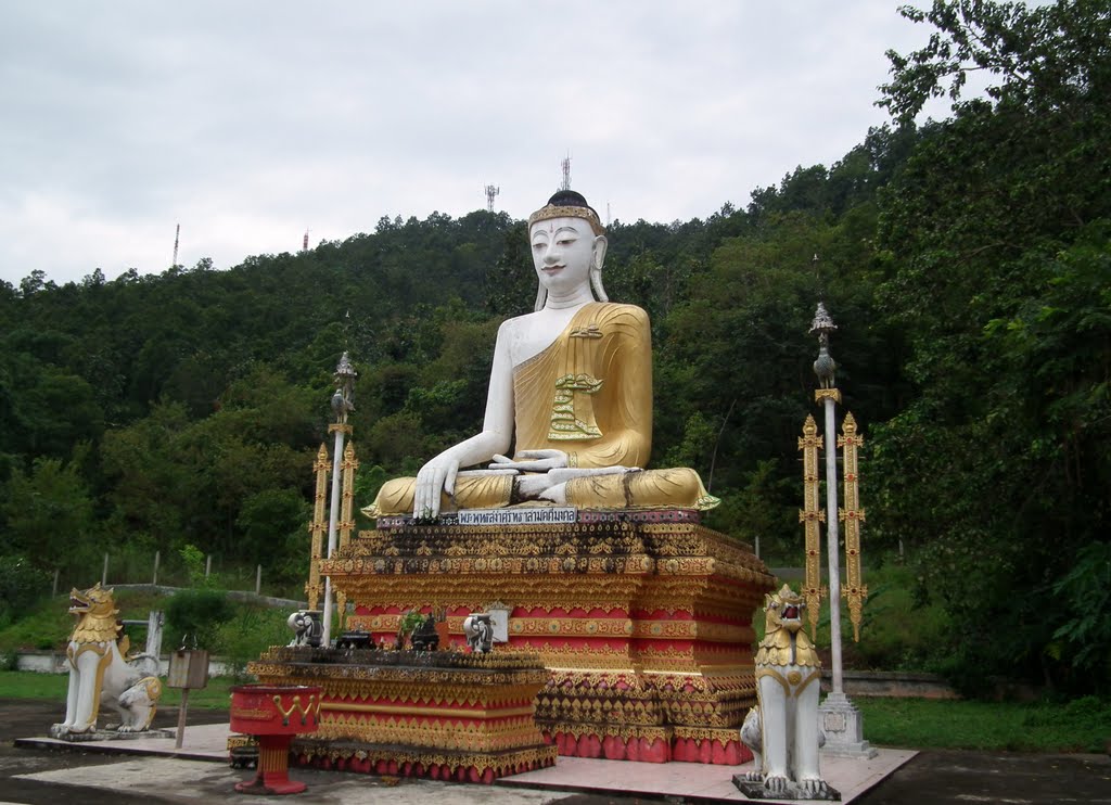 Big Buddha at Wat Phra Norn 'Phra Phuttha Sanga Sattha Samakhee Mongkhon' by pr8ngkiet