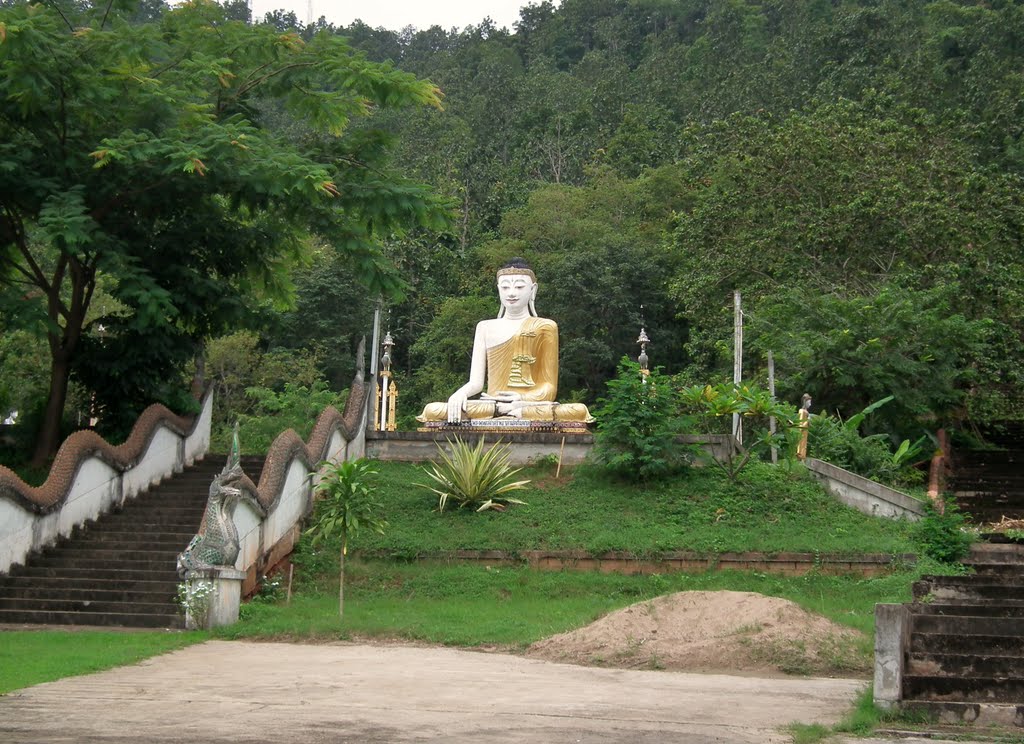 Big Buddha at Wat Phra Norn by pr8ngkiet