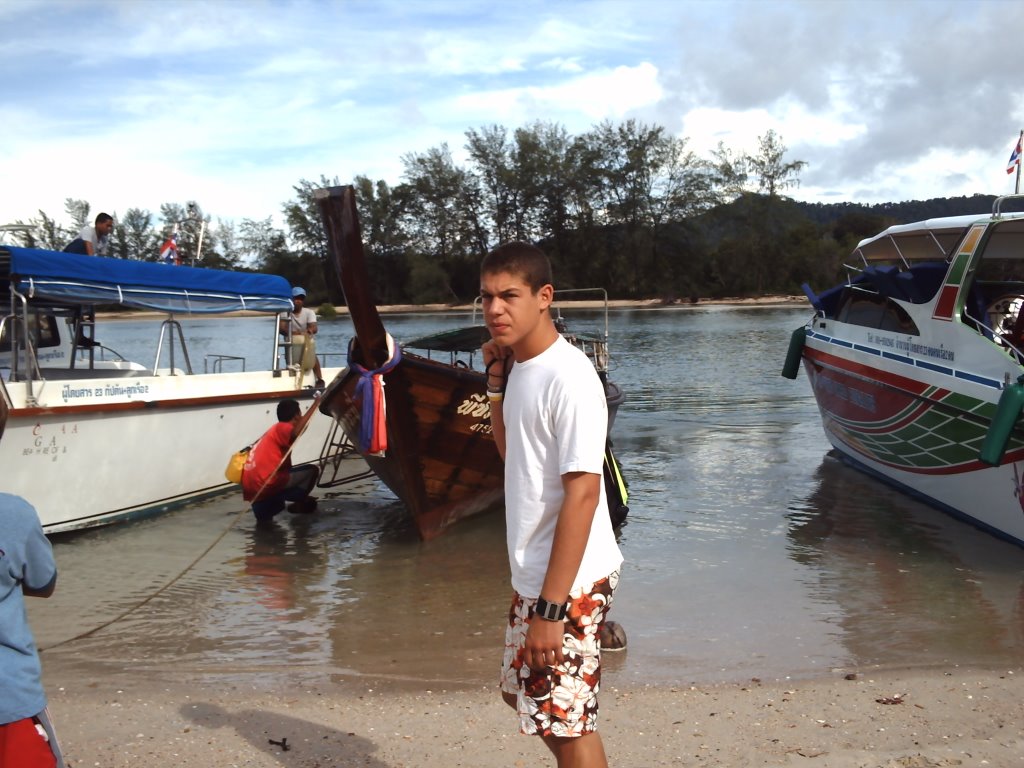 KRABI - Taking a boat at Nopparat Thara beach by catalandonkey