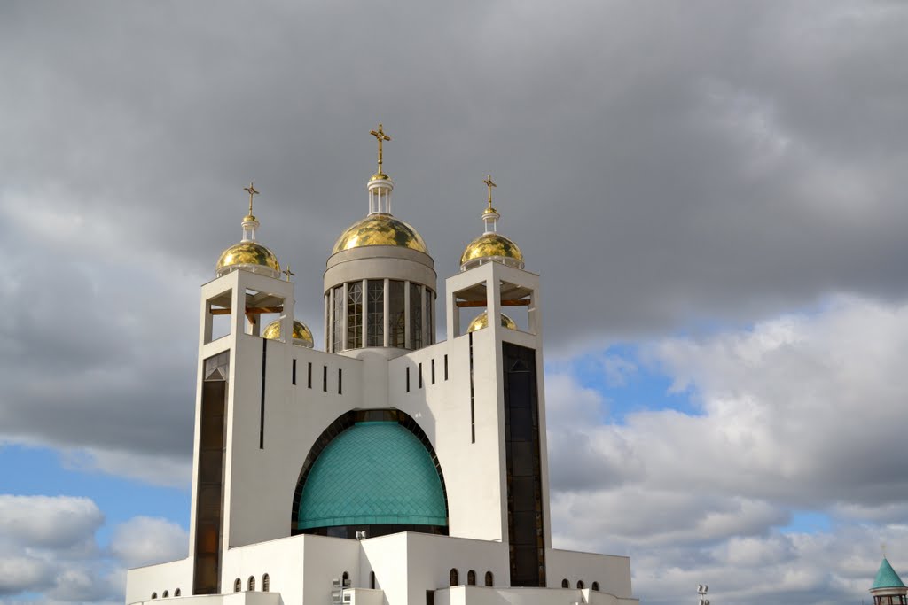 A view to the Great Uniate Greek Catholic Cathedral from the side of the Brovarskyi avenue by Embas Bras (VLAD)