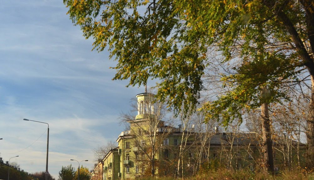 Autumn in the city by Dmitry Ozersky