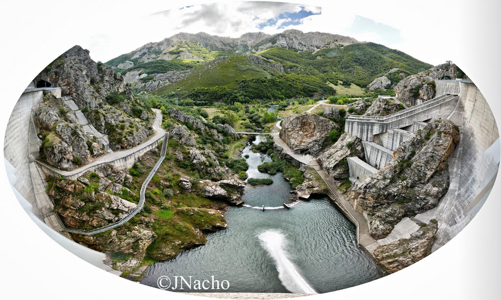 Presa de Riaño, panorámica ojo de pez Aguas Abajo . Crémenes-Las Salas, León. by Jose Ignacio M.G.